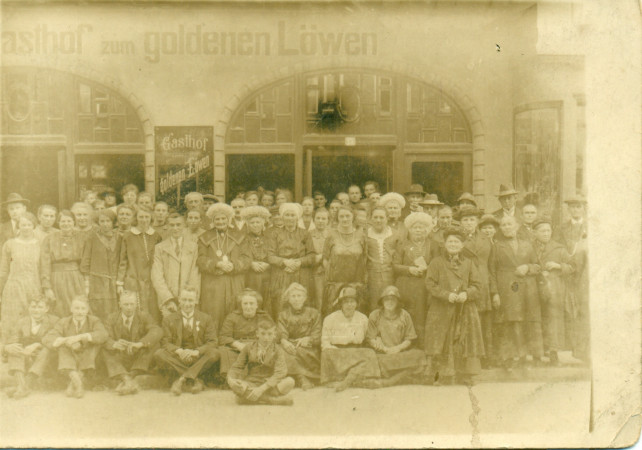 niederländische Pilgergruppe vor dem Hotel ( 1920 -1925 ? )